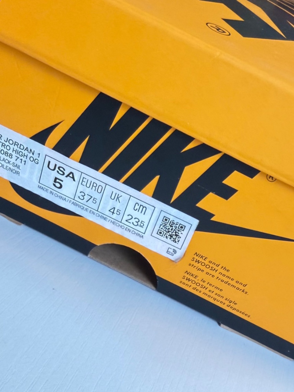 Air Jordan 1 Retro High OG Taxi Black Sail - Picture 4 of 4